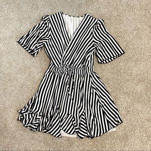 Adorable striped short dress!
